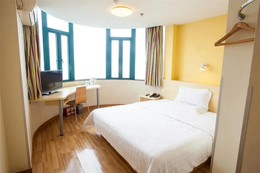 7 Days Inn Zhuhai Jida Zhongdian Branch 2*,