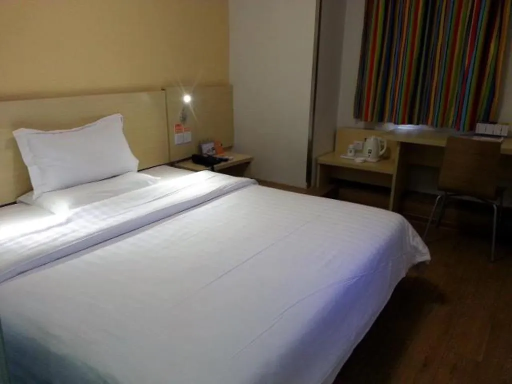 Hotel 7 Days Inn Zhuhai Jida Zhongdian Branch